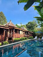 Ari Cottages