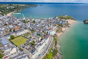 Spinnaker - Close to Town Sea Views