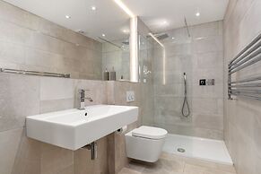Spinnaker - Close to Town Sea Views