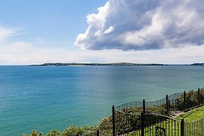 Spinnaker - Close to Town Sea Views