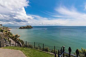 Spinnaker - Close to Town Sea Views