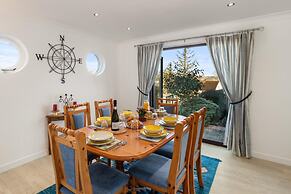 Four Oaks - Sea and Harbour Views