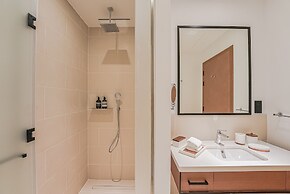 Modern 2BR HighFloor Haven - Vida Marina