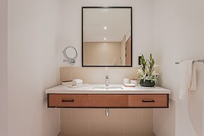 Modern 2BR HighFloor Haven - Vida Marina