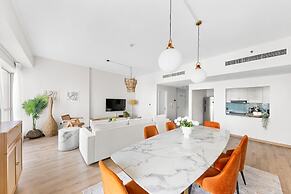 2BR Escape With Panoramic Marina Views in JBR