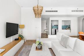 2BR Escape With Panoramic Marina Views in JBR