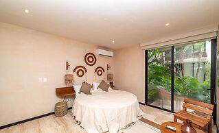 Condo Ophelia by mYYc