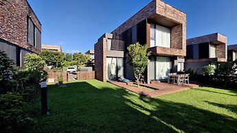Somsom House