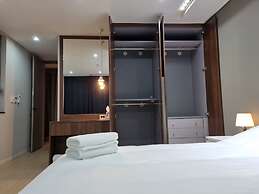 Somsom House