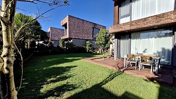 Somsom House