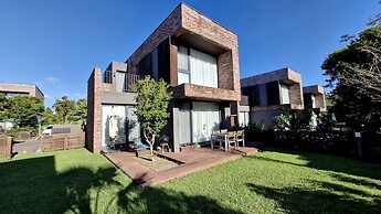 Somsom House