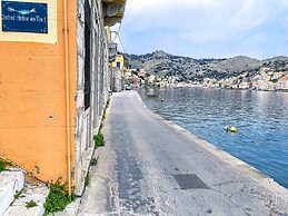 Pitini 1 - Seafront - Harbour view