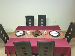 2-bed - Sleeps 4 - w Parking