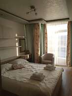 2-bed - Sleeps 4 - w Parking