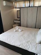 2-bed - Sleeps 4 - w Parking