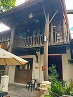 Lunar Mansion Hotel