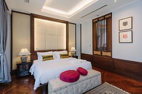 Lunar Mansion Hotel