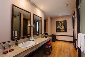 Lunar Mansion Hotel