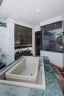 Lunar Mansion Hotel