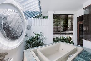 Lunar Mansion Hotel