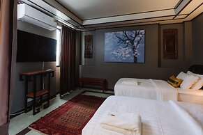 Lunar Mansion Hotel