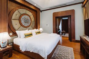 Lunar Mansion Hotel