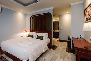 Lunar Mansion Hotel