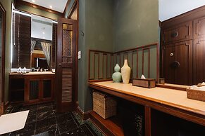 Lunar Mansion Hotel
