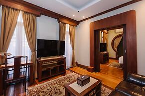 Lunar Mansion Hotel