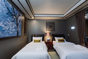Lunar Mansion Hotel