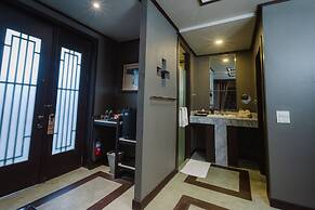 Lunar Mansion Hotel