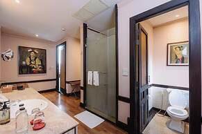Lunar Mansion Hotel