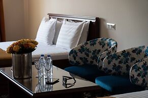 AQUA HOTEL