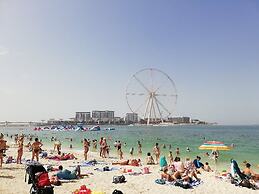 Urban Panda Hostel JBR Dubai