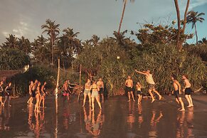 Happy hammocks - Hiriketiya Beach