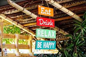 Happy hammocks - Hiriketiya Beach