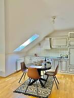 Green Hill Apartment