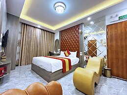 Queen Hotel - Mo Lao