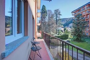 Alelu Classy And Chic Stresa Center