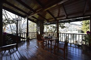 Tiaraa Monolith Lake Resort