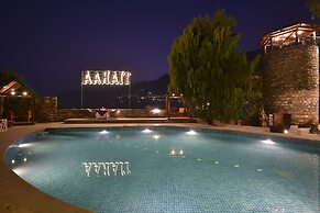 Tiaraa Monolith Lake Resort
