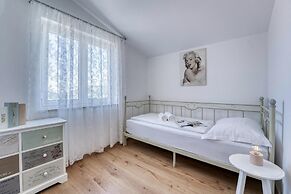 Pool House Edita