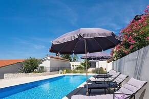 Pool House Edita