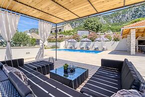 Pool House Edita