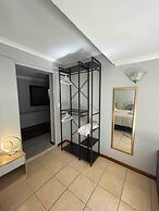 Lavish Camps Bay Pool Side Apartment