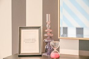 YOGI - Fabulous 2BR Apt Downtown