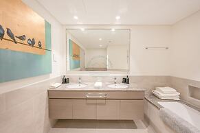 YOGI - Fabulous 2BR Apt Downtown
