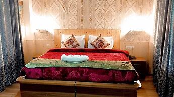 Hotel Seraj International