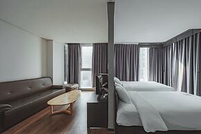 Brown Suites Hotel Sinchon Central