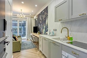 Boutique Downtown Studio with Balcony  1